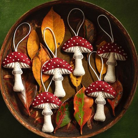 Marina Demše (@marina_demse_handmade) • Instagram photos and videos Felt Mushroom Ornament, Fall Felt Crafts, Felt Autumn, Diy Felt Christmas Ornaments, Handmade Felt Ornament, Felt Mushroom, Mushroom Crafts, Felt Crafts Christmas, Felt Crafts Diy