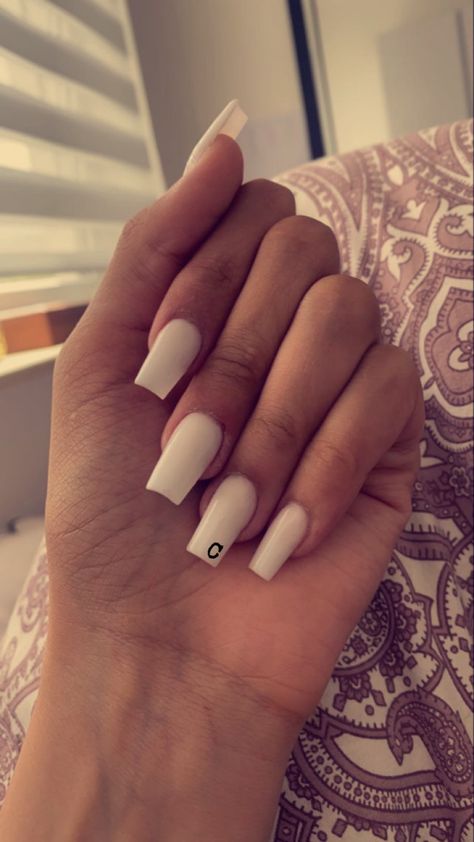 Q Initial Nails, Nails With R Initial On It, White Nails With C Initial, Nails With The Letter F On Them, Acrylic Nails With A C Initial, White Acrylics With Initial, Plain Nails With Initial, Initial C On Nails, Nails With The Letter C On Them