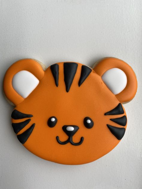 Tiger cookies by Dyan Tiger Cookies Royal Icing, Tiger Decorations Party Ideas, Tiger Cookies Decorated, Cute Tiger Cake, Tiger Biscuits, Safari Baby Cookies, Tiger Cakes, Tiger Cookies, Tiger Party