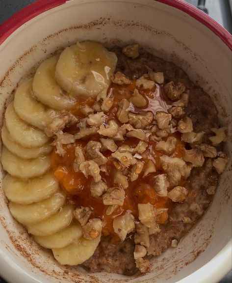 Microwave Oatmeal, Food Inspo, Persimmon, Bananas, Oats, Oatmeal, Good Food, Honey, Drinks