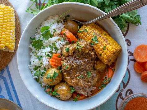 Oxtail Recipes Puerto Rican, Oxtail Puerto Rican, Spanish Oxtail Recipes, Dominican Style Oxtails, Puerto Rican Oxtail Recipes, Puerto Rican Oxtail Stew, Dominican Oxtail, Ox Tail Recipe Dominican, Ox Tails Crockpot Slow Cooker Oxtail Recipes