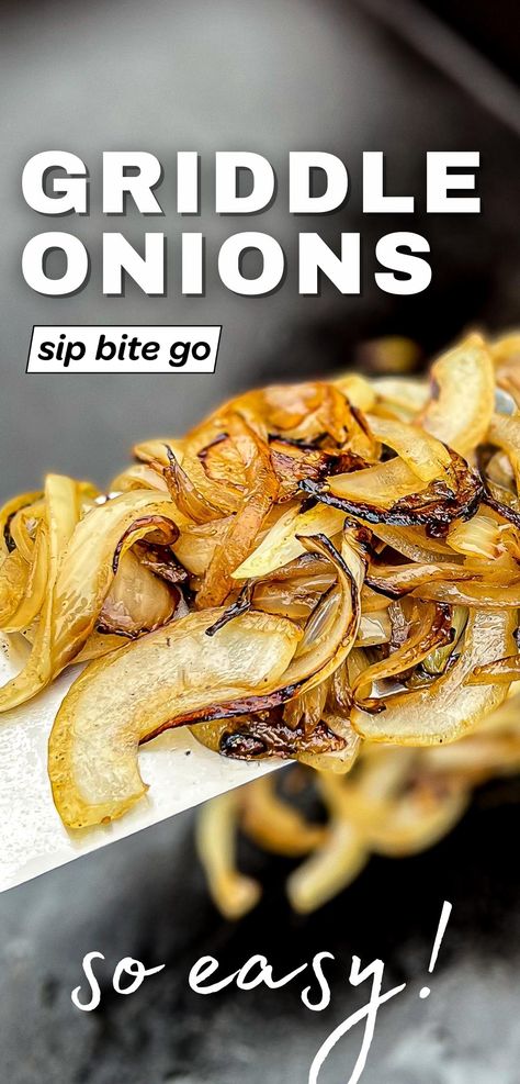 easy griddled onions recipe with text overlay and closeup of flattop grill cooked onions Blackstone Grill Recipes Hamburgers, Blackstone Onions, Brookstone Griddle Recipes, Cooking On Griddle Grill, Food To Cook On Griddle, Griddle Sides, Stir Fry On Blackstone Griddle, What To Make On Blackstone Griddle, Best Oil For Blackstone Griddle Cooking