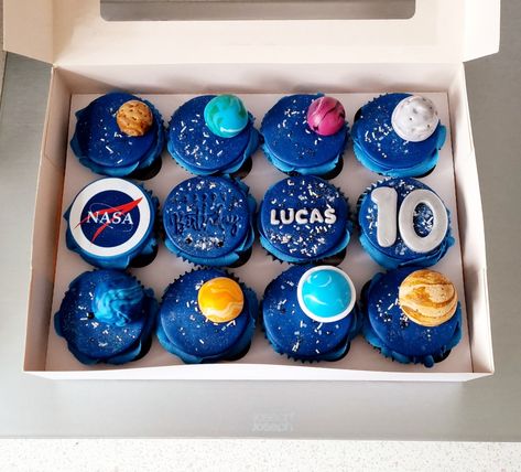 Spaceship Cupcake Cake, Planets Cupcakes, Space Cupcakes Birthday, Outer Space Cupcakes, Space Theme Cupcakes, Space Themed Cupcakes, Planet Cupcakes, Hbd Cake, Space Cupcakes