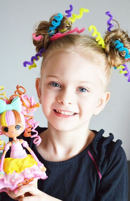 Wacky Outfit Day At School, Wacky Hair Day Ideas Dr Seuss, Easy Diy Crazy Hair Day Ideas, Mad Hair Day Ideas, Crazy Hair Day Kindergarten Girl, Dr Seuss Hairstyles Girls Ideas, Preschool Crazy Hair Day Ideas, Kindergarten Crazy Hair Day, Crazy Hair Braids