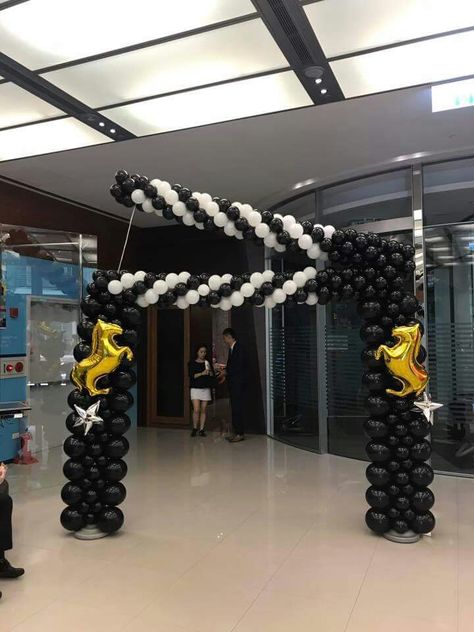 Balloon Arch Decorations, Balloon Photo, Balloon Theme, Hollywood Theme, Arch Decoration, Balloon Ideas, Balloon Columns, Balloon Art, Balloon Arch