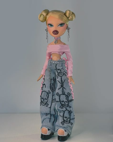 Bratz Diamondz Outfits, Bratz Winter Outfit, Bratz Dolls Jade Outfit, Las Bratz, Bratz Outfits, Barbie Tattoo, Bratz Fashion, Bratz Aesthetic, Bratz Doll Outfits