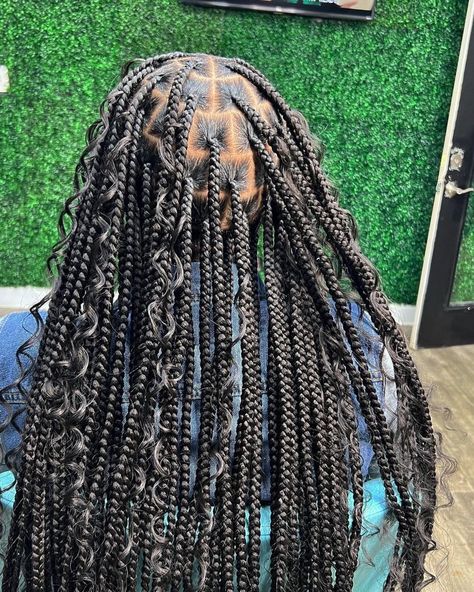 Knotless Box Goddess Braids, Goddess Medium Knotless Braids, Braided Hairstyles For Black Girls Teens, Goddess Braids Peek A Boo, Goddess Braids Medium Size, Knotless Curly Braids, Peekaboo Goddess Braids, Medium Knotless Braids With Curls, Medium Goddess Knotless Braids