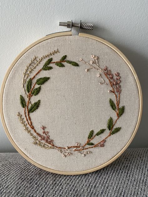 Gender Neutral Embroidery, Embroidered Wreath, Wreath Embroidery, Leaves Wreath, Floral Leaves, Embroidered Tote, Diamond Choker, Embroidery Floral, Diy Cross Stitch