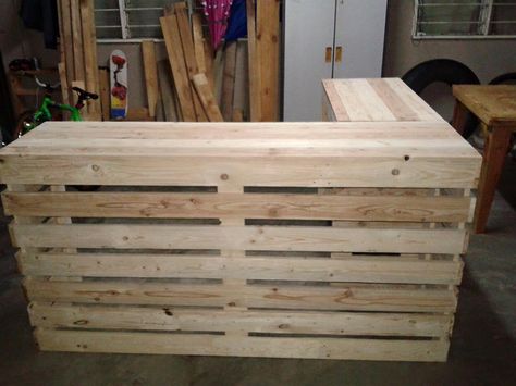 Wooden Pallet Bar, Pallet Counter, Bar En Palette, Pallet Desk, Pallet Bar Diy, Counter Desk, Pallet Bar, Repurposed Wood, Album Photos