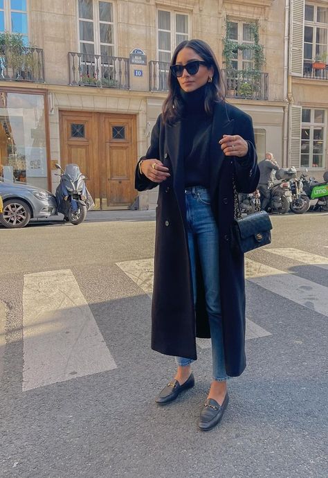 London Airport Outfit, Fall Outfits Work 2024, January Winter Outfits, Venice Fashion Winter, Autumn City Outfits, Slim Loafers Outfit, Mokasinke Outfit, Dinner In London Outfit, Classic Loafers Outfit