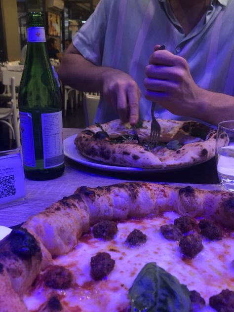 Dinner With Boyfriend Aesthetic, Pizza Date Aesthetic, Italy Date Night, Couple Dinner Date Aesthetic, Date Ideas With Boyfriend, Dinner Date With Boyfriend, Dinner Boyfriend, Dinner Date Ideas, Ideas With Boyfriend