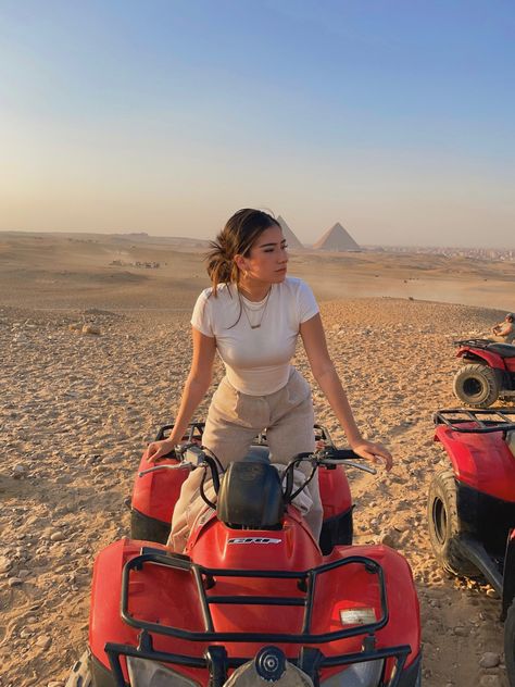 Dubai Tourist Outfit, Huacachina Peru Outfits, Desert Aesthetic Outfit, Camel Ride Outfit, Desert Outfits Women, Dunes Outfit, Sahara Desert Outfit, Peru Outfits, Sand Dunes Outfit