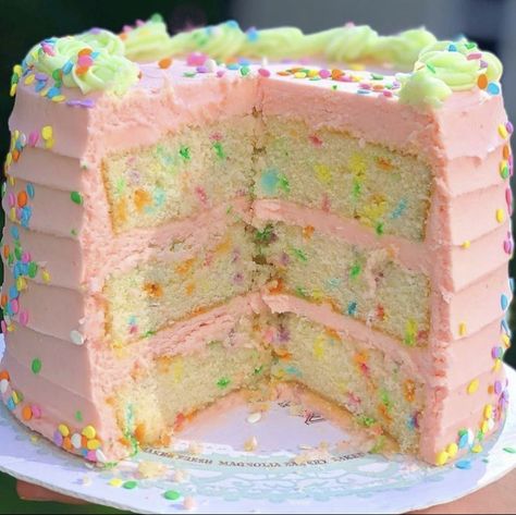 Pastel Cupcakes, Magnolia Bakery, Confetti Cake, Pretty Dessert, Cute Baking, Instagram Giveaway, Nyc Food, Giveaway Time, Just Cakes