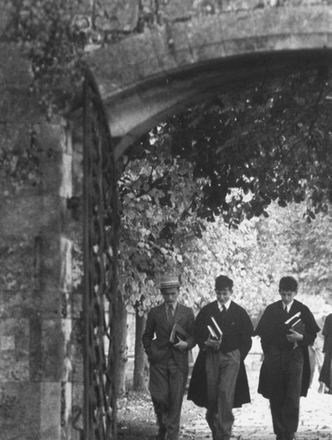 #eton #college #off to school #underclassman Gabriel Aesthetic, Miscellaneous Aesthetic, Sofia Core, Old Fashioned Men, Late Registration, Winchester College, Eton College, Saint Gabriel, Vintage People