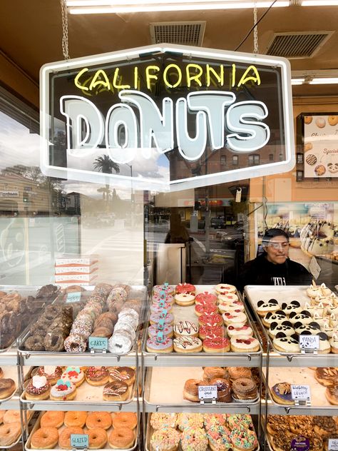 #california #donuts #travel #aesthetic #goodvibes Doughnut Shop Aesthetic, Donut Shop Aesthetic, California Diner Aesthetic, Donut Holes Aesthetic, California Donuts Los Angeles, California Donuts, Best Donuts, Voodoo Doughnuts Portland, Doughnut Shop