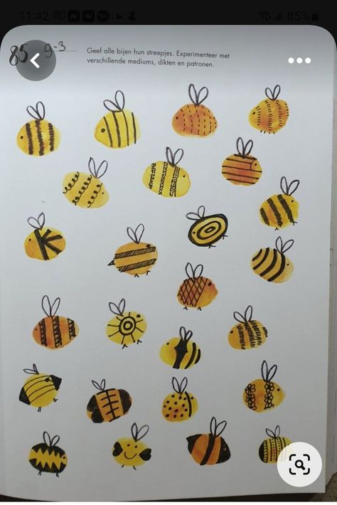 Bee Thumbprint Craft, Kids Thumbprint Art, Bee Fingerprint Art, Thumbprint Doodles, Thumbprint Bees, Bee Thumbprint, Thumbprint Art For Kids, Fingerprint Bees, Bee Art For Kids