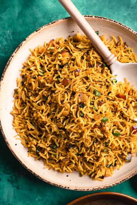 Vagharelo Bhaat (Indian Style Fried Rice) Indian Rice Salad, Indian Style Rice, Vagharelo Bhaat, Leftover Basmati Rice, Basmati Fried Rice, Indian Recipes For Kids, Indian Fried Rice, Broccoli Fried Rice, Leftover Rice Recipes