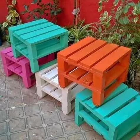 Pallet Deck Furniture, Chicken Houses, Z Palette, Koti Diy, Wooden Pallet Furniture, Barn Plans, Pallet Creations, Pallet Decor, Wooden Pallet Projects