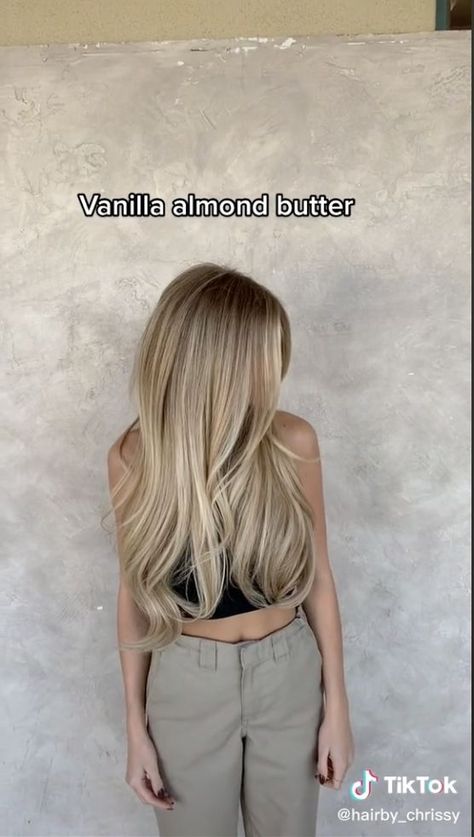 Summer Blonde Hair, Honey Blonde Hair, Low Lights Hair, Blonde Hair Inspiration, Blonde Hair Looks, Penteado Cabelo Curto, Hair Color And Cut, Long Blonde, Hair Inspiration Color