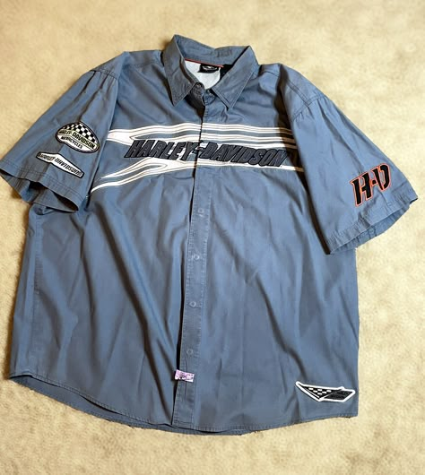 Vintage Harley Davidson still blue button up short sleeve shirt size 2X in great condition Short Sleeved Button Up Outfit, Short Sleeve Button Down Outfit, Ahs Clothes, Retro Mens Fashion, Harley Davidson Shirts, Button Down Outfit, Unisex Streetwear, Harley Davidson Clothing, Nerd Shirts