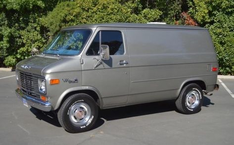 Manual Time Capsule: 1977 GMC Vandura G15 #ForSale #GMC, #GmcVan, #GmcVandura, #Vandura, #VanduraG15 - https://barnfinds.com/manual-time-capsule-1977-gmc-vandura-g15/ Chevy Vans, Chevy G20 Van Camper, Vans Custom Ideas, Chevy G10 Van, Road Trip Van, Vandura Gmc, Vandura Conversion, Gmc Vandura Conversion, Lifted Van