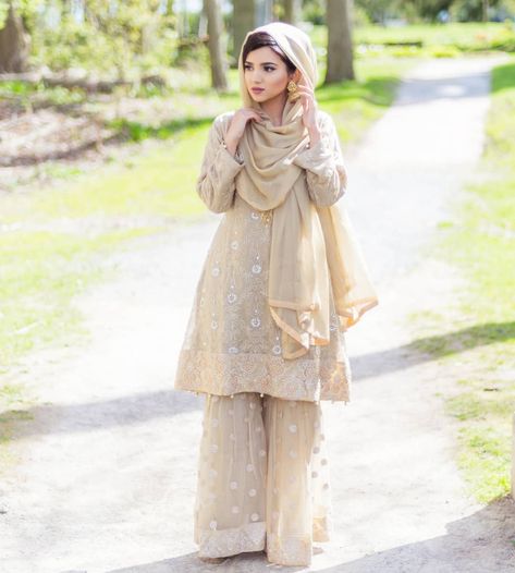 Pakistani Hijab Style For Wedding, Dupatta On Head Style, Modest Chiffon Hijab For Eid, Dupatta On Head, Saimas Corner, Modest Pink Hijab For Eid, Desi Hijabi, Pakistani Hijabi Girl, Saima Khan