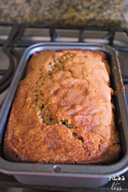 Moist Apple Bread Recipe, Applesauce Bread Recipe, Recipe Using Applesauce, Applesauce Cake Recipe, Applesauce Bread, Joy Of Baking, Apple Bread Recipe, Apple Recipes Easy, Make Bread