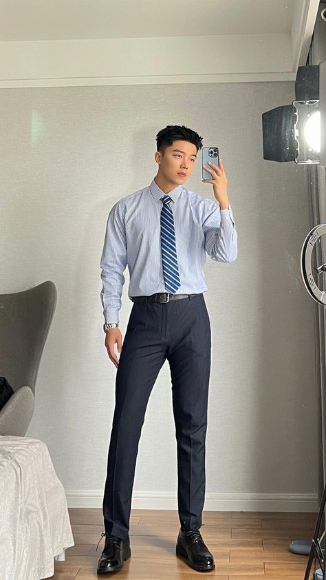 Guy Work Outfits Business Casual, Asian Men Formal Outfit, Suits For Asian Men, Men's Office Wear, Office Men Aesthetic, Korean Male Fashion Aesthetic, Formal Mens Fashion Aesthetic, Office Formals Men, Asian Men Suit