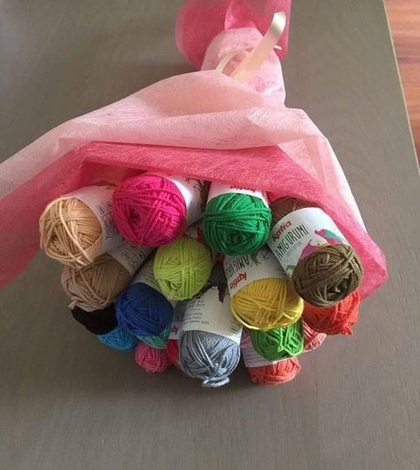 The best gifts 🎁❤️❤️ Diy Bday Gifts For Mom, Crochet Flower Square, Aesthetic Tutorial, Crochet Flower Squares, Yarn Organization, Personalised Gifts Diy, Easy Crochet Hat, Yarn Gifts, Beginner Crochet Tutorial