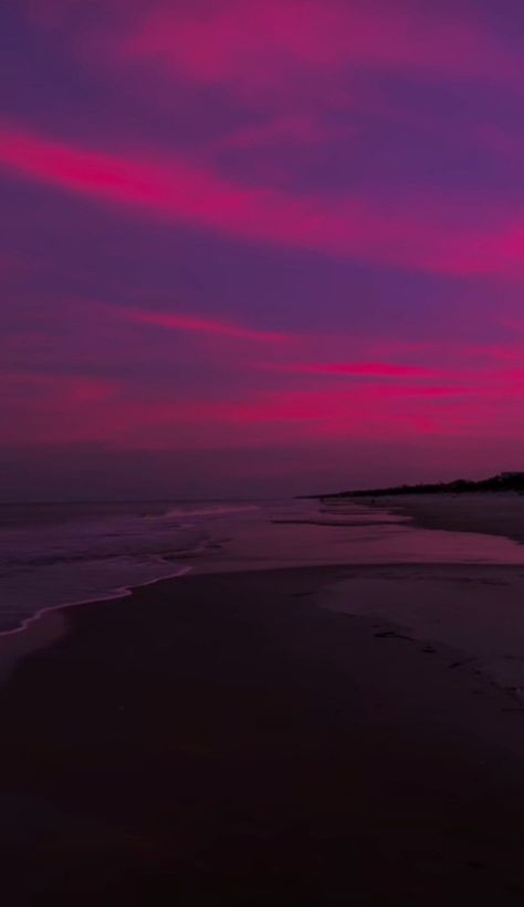 Pink Hour Sky, Pink Night Wallpaper, Pink Sunrise Aesthetic, Night Pink Aesthetic, Pink Hour Aesthetic, Dark Pink Aesthetic Wallpaper, Pink Lock Screen Wallpaper, Pink Night Sky, Pink Sunset Aesthetic