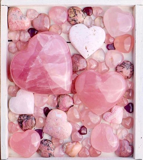 Tout Rose, Crystal Vibes, Crystal Aesthetic, Crystal Magic, Minerals And Gemstones, Crystal Decor, Everything Pink, Rose Quartz Crystal, Crystal Grid