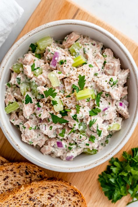 Explore a delicious and nutritious option with this Greek Yogurt Tuna Salad recipe. Packed with protein and flavor, this salad is perfect for a quick lunch or light dinner. The creamy Greek yogurt pairs perfectly with the flaky tuna, creating a satisfying blend of textures. Whether you enjoy it on its own, as a sandwich filling, or topped on a bed of greens, this versatile dish will surely become a staple in your meal rotation. Health Tuna Recipes, Ww Tuna Salad, Healthy Tuna Salad Greek Yogurt, Recipes Using Greek Yogurt Dinner, Filling Salads Healthy, Salad With Tuna On Top, Mediterranean Tuna Salad Recipe, High Protein Tuna Recipes, Tuna Lunches