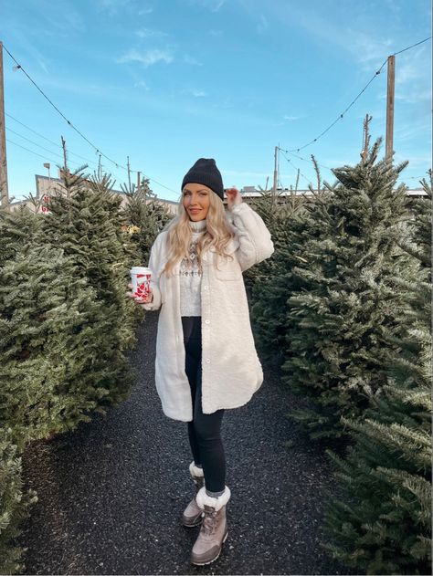 Tree farm outfit Christmas Tree Farm Outfit Women, Christmas Tree Shopping Outfit, Winter Farm Outfit, Christmas Tree Farm Outfits, Christmas Tree Farm Outfit, Farm Outfit, Farm Clothes, Tree Farm, Christmas Tree Farm