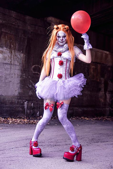 Pennywise from IT Cosplay Female Pennywise Costume, Pennywise Halloween Costume, Red Head Halloween Costumes, Halloween Constumes, It Cosplay, Scary Clown Costume, Clown Costume Women, Clown Cosplay, Queen Of Halloween