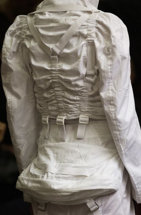 Junya Watanabe Spring 2003 Ready-to-Wear Collection - Vogue Jacket With Straps, Straight Jacket, Archive Fashion, Apollo 11, Futuristic Fashion, Junya Watanabe, Inspiration Mode, Comme Des Garcons, Fashion Details