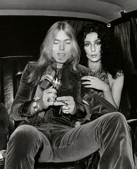 40 Pictures of Cher and Her Husband Gregg Allman During Their Short Marriage ~ Vintage Everyday Greg Allman, Sonny Cher, The Allman Brothers, Gregg Allman, Smokey Robinson, Allman Brothers Band, Allman Brothers, Fine Photography, London Theatre