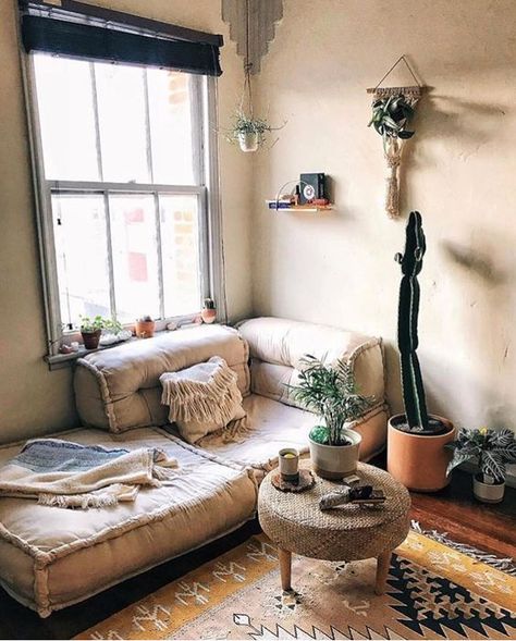 Home Zen Space, Zen Home Office, Sala Zen, Yoga Spaces At Home, Home Yoga Room, Urban Outfitters Home, Floor Couch, Zen Room, Zen Space