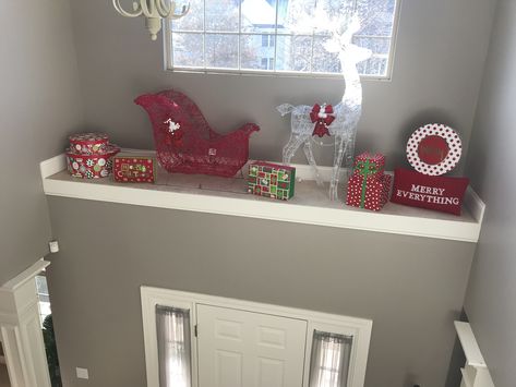 Above Door Ledge Decor, Ledge Above Front Door, Ledge Christmas Decor, Above Front Door Decor, Entryway Ledge, Door Decorating Christmas, Christmas Door Decorating Ideas, Christmas Door Decorating, Lake Flowers