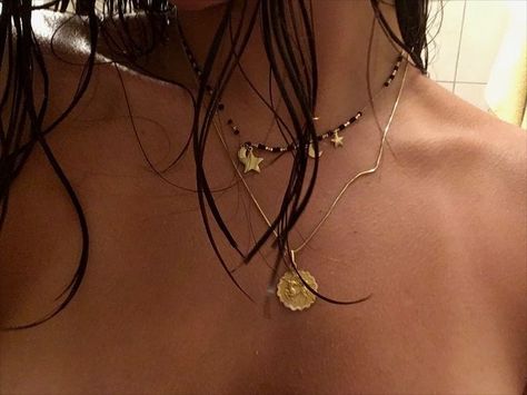 Tan Brunette, Golden Brunette, Brunette Aesthetic, Gold Beach, Gold Girl, Gold Aesthetic, Golden Jewelry, Brunette Girl, Golden Girl