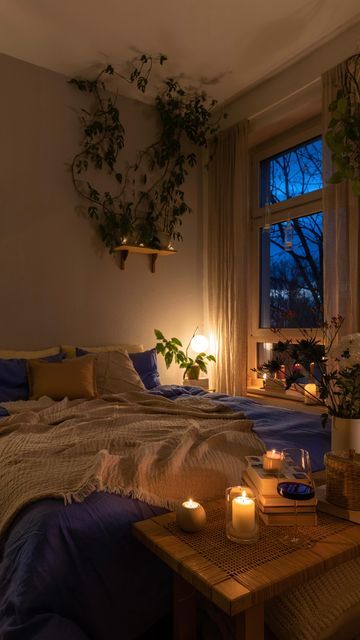 Cosy Big Bedroom Ideas, Blue Room Ideas Bedroom, Cozy Bedroom Night, Cozy Blue Bedroom, Blue Bedroom Aesthetic, Coastal Cozy, Bedrooms For Couples, Cozy Houses, Apartment Vibes