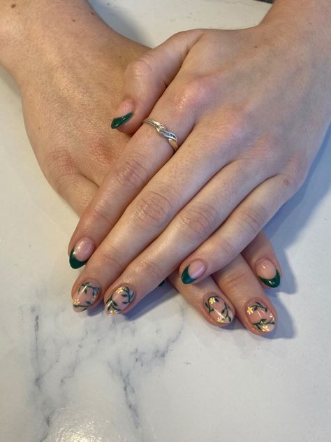 Ivy Nails Designs, Nails With Vines, Vine Nails, Ivy Nails, Grad Nails, Mail Inspo, Nail Art Simple, French Tip Acrylics, Hoco Nails