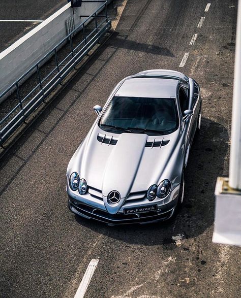 Michael Kübler on Instagram: “Produktplatzierung / Product Placement SLR McLaren 722 Edition "What a Legend". The SLR 722 Edition is a car manufactured jointly by…” Slr Mclaren 722, Mercedes Benz Mclaren, Mercedes Mclaren, Mercedes Slr, Slr Mclaren, The Grand Tour, Product Placement, Lux Cars, Mercedes Benz 300