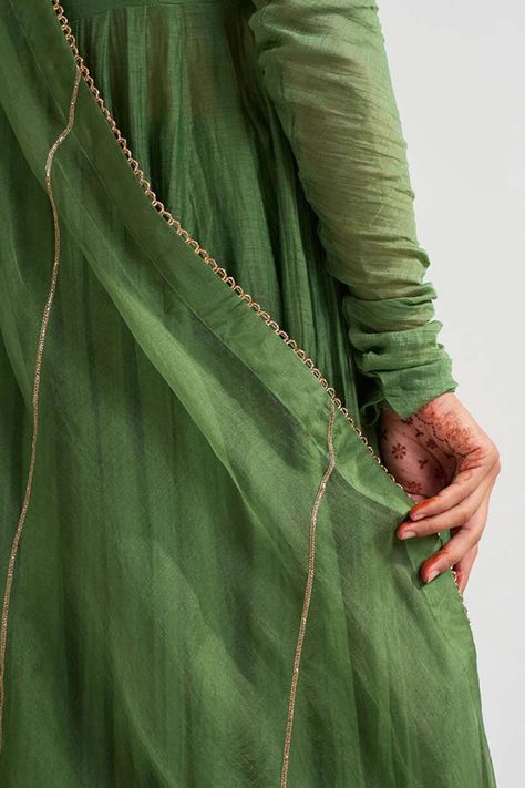 Silk Kurtas, Chanderi Anarkali, Blouse Yoke, Anarkali Dress Pattern, Cutwork Blouse Designs, Simple Kurta Designs, Salwar Kameez Designs, Leaf Green, Embroidered Neckline