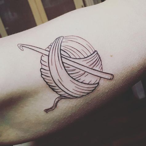 Crochet Tattoo Ideas Simple, Crochet Hook Tattoo Ideas, Yarn Ball Tattoo, Ball Of Yarn Tattoo, Crochet Hook Tattoo, Snap Tattoo, Crochet Tattoo Ideas, Skin Doodles, Yarn Tattoo