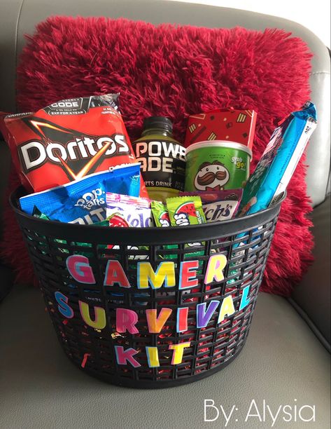 Gamer Snack Basket, Gamer Gift Basket, Gifts For Gamer Boyfriend, Diy Valentine Gifts For Boyfriend, Gamer Boyfriend, Boyfriend Gift Basket, Valentine Baskets, Valentines Gift Bags, Birthday Basket