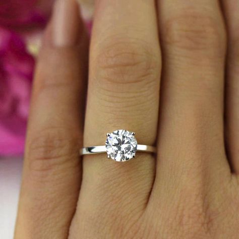 Jewellery Shops, Cheap Wedding Rings, Necklace Organizer, Buying An Engagement Ring, Classic Engagement, Beautiful Wedding Rings, Round Engagement Rings, Simple Engagement Rings, Classic Engagement Rings