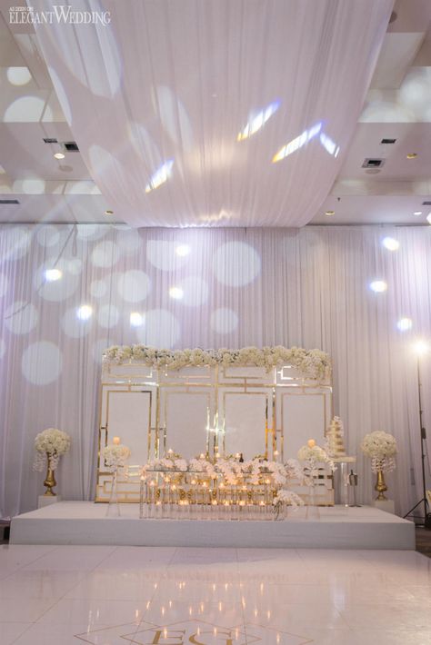 White And Gold Head Table Wedding, Bride And Groom Table White And Gold, Gold And White Wedding Decorations, Floating Candle Wedding Decor, White And Gold Wedding Decor, Gold Floating Candles, Wedding Table Decorations Candles, Wedding Table Centerpieces Rustic, Candle Table Setting