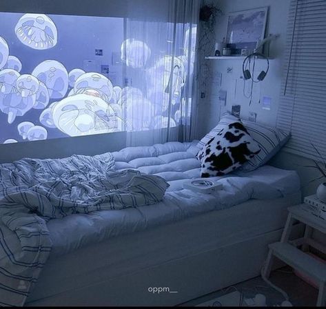 White Beige Light Blue Bedroom Ideas, Bedroom Ideas Cybercore, Jellyfish Bedroom Ideas, Jellyfish Room Decor Aesthetic, Ocean Inspired Room Decor, Blue Clean Room Aesthetic, Water Themed Bedroom Aesthetic, Cybercore Jellyfish, Jellyfish Room Ideas