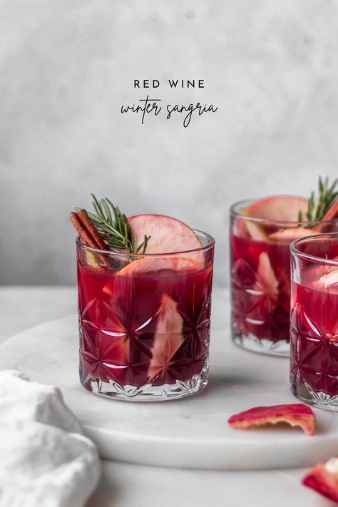 My favorite holiday cocktail! An easy make ahead red wine sangria with winter fruit - just stir and enjoy. Pomegranate Sangria, Winter Sangria, Cozy Food, Sangria Ingredients, Sara Lynn, Red Wine Sangria, Christmas Sangria, Wine Sangria, Winter Fruit