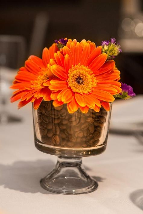 Centerpiece With Flowers, Centerpiece Candles, Coffee Bridal Shower, Bridal Shower Centerpiece, Easy Diy Thanksgiving, Kitchen Table Centerpiece, Coffee Center, Coffee Party, Thanksgiving Dinner Table